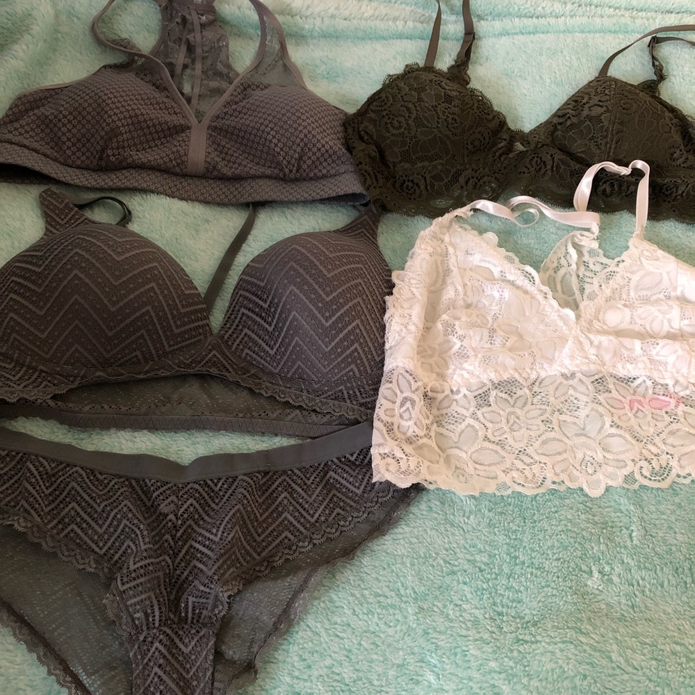 4 Bralettes